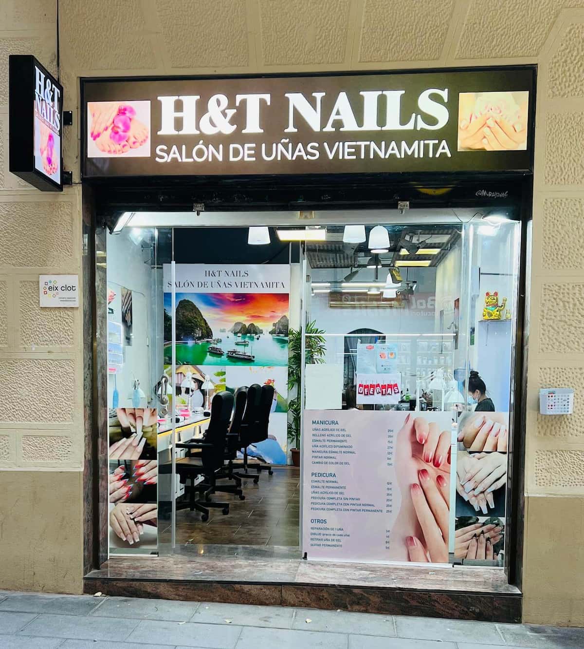 Manicura elegante en primer plano en HT Nails Barcelona